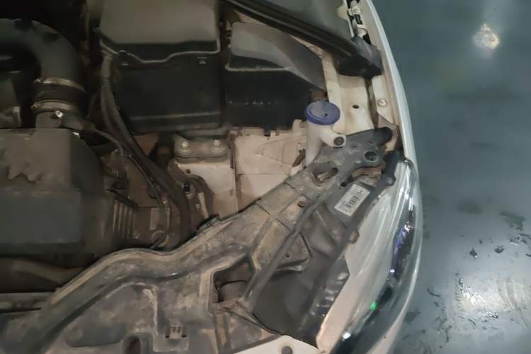 Used Volvo S60 2014 S60L 2.0T Zhiyuan Edition Engine Bay Left