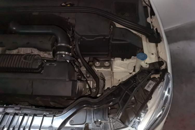 Used Volvo S60 2014 S60L T5 Intelligent Drive Edition Engine Bay Left