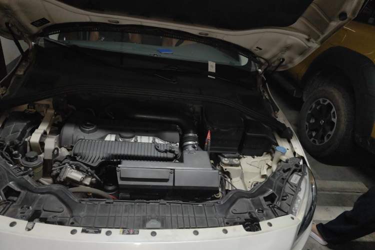 Used Volvo S60 2014 S60L 2.0T Zhiyuan Edition Engine Bay Left