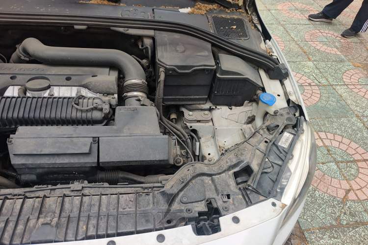 Used Volvo S60 2014 S60L 2.0T Zhiyuan Edition Engine Bay Left