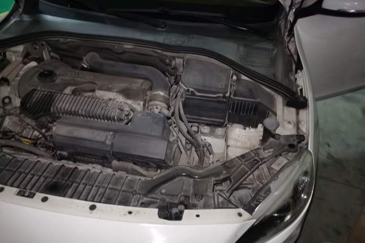Used Volvo S60 2014 T5 Zhiya Edition Engine Bay Left