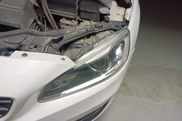 Used Volvo S60 2014 T5 Zhiyi Edition Engine Bay Left