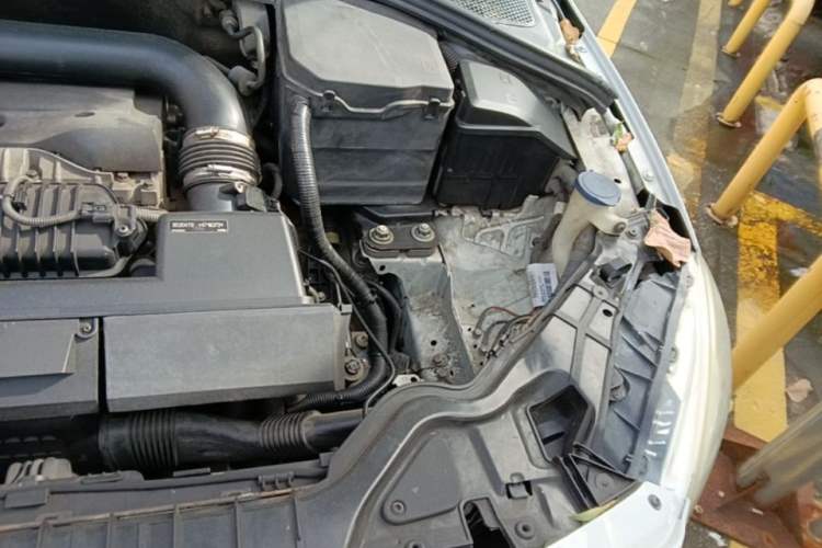 Used Volvo S60 2014 S60L T5 Smart Upgrade Edition Engine Bay Left