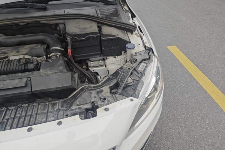 Used Volvo S60 2014 S60L 2.0T Zhiyuan Edition Engine Bay Left