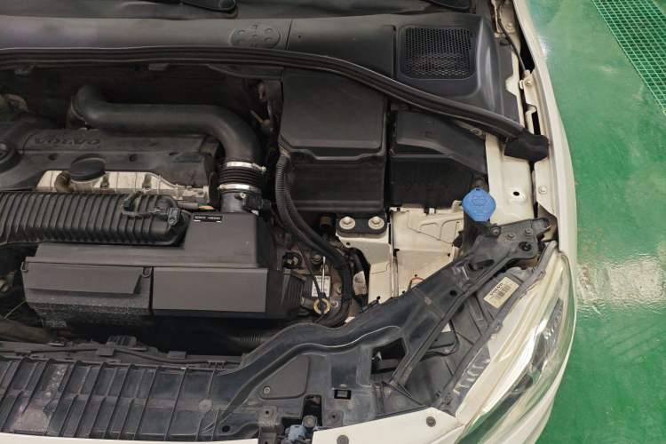 Used Volvo S60 2014 T5 Zhiya Edition Engine Bay Left