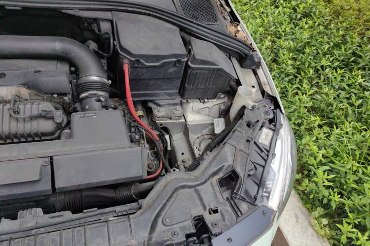Used Volvo S60 2014 S60L 2.0T Zhiyuan Edition Engine Bay Left