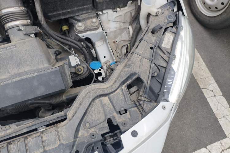 Used Volvo S60 2014 S60L 2.0T Zhiyuan Edition Engine Bay Left