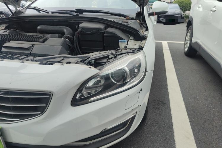 Used Volvo S60 2014 S60L 2.0T Zhiyuan Edition Engine Bay Left