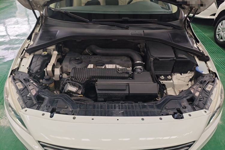 Used Volvo S60 2014 T5 Zhiya Edition Engine Bay