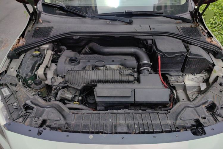 Used Volvo S60 2014 S60L 2.0T Zhiyuan Edition Engine Bay