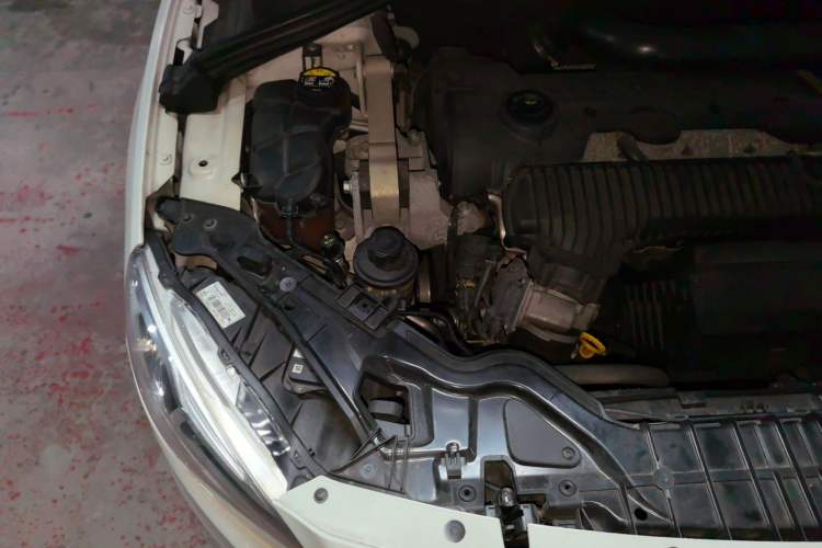Used Volvo S60 2014 S60L T5 Intelligent Drive Edition Engine Bay Right