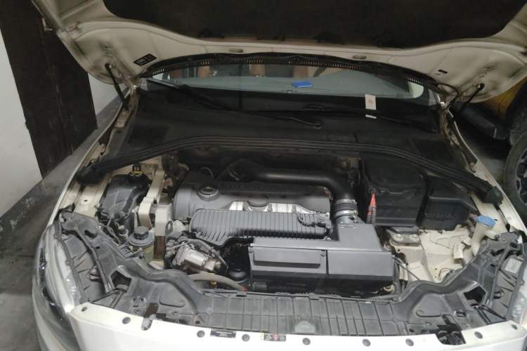 Used Volvo S60 2014 S60L 2.0T Zhiyuan Edition Engine Bay Right