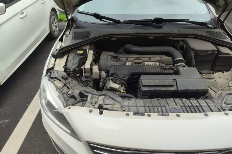 Used Volvo S60 2014 S60L T5 Smart Upgrade Edition Engine Bay Right