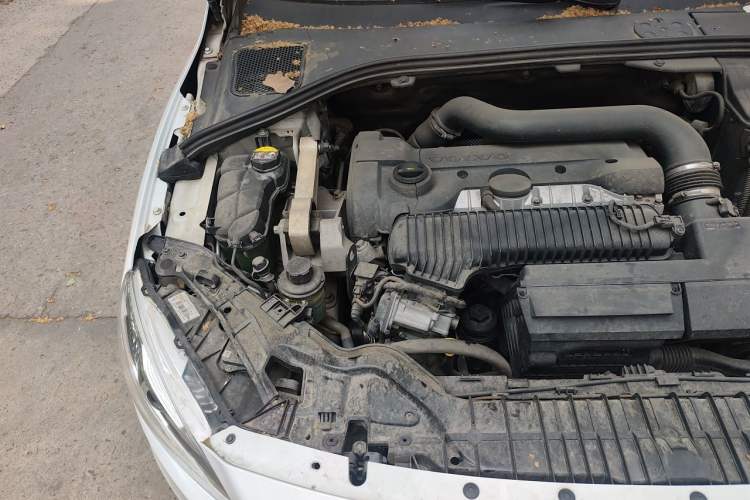 Used Volvo S60 2014 S60L 2.0T Zhiyuan Edition Engine Bay Right