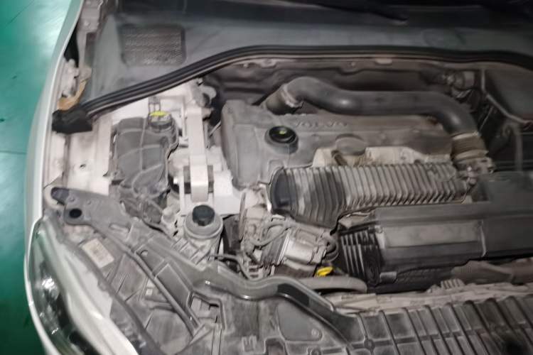 Used Volvo S60 2014 T5 Zhiya Edition Engine Bay Right