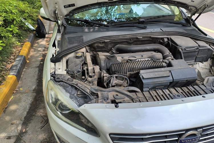 Used Volvo S60 2014 T5 Zhiyi Edition Engine Bay Right