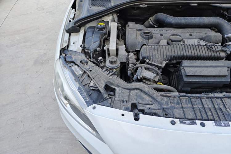 Used Volvo S60 2014 S60L T5 Intelligent Drive Edition Engine Bay Right