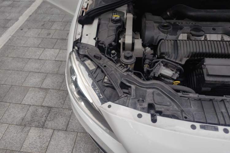 Used Volvo S60 2014 T5 Zhiyi Edition Engine Bay Right
