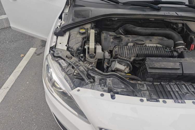 Used Volvo S60 2014 S60L 2.0T Zhiyuan Edition Engine Bay Right