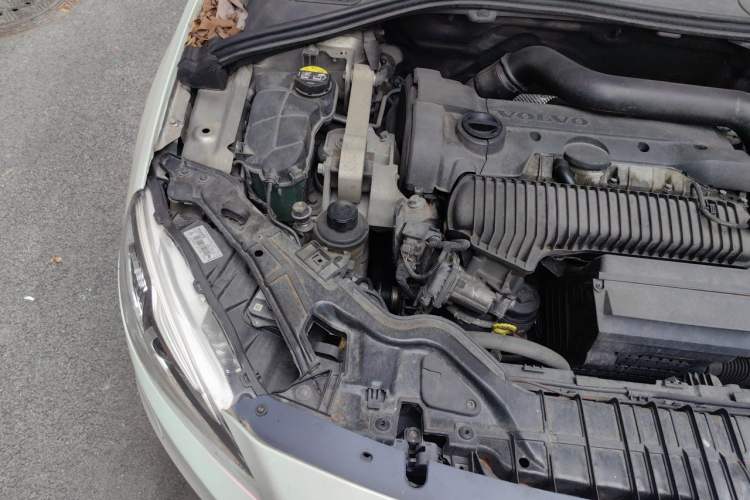 Used Volvo S60 2014 S60L 2.0T Zhiyuan Edition Engine Bay Right