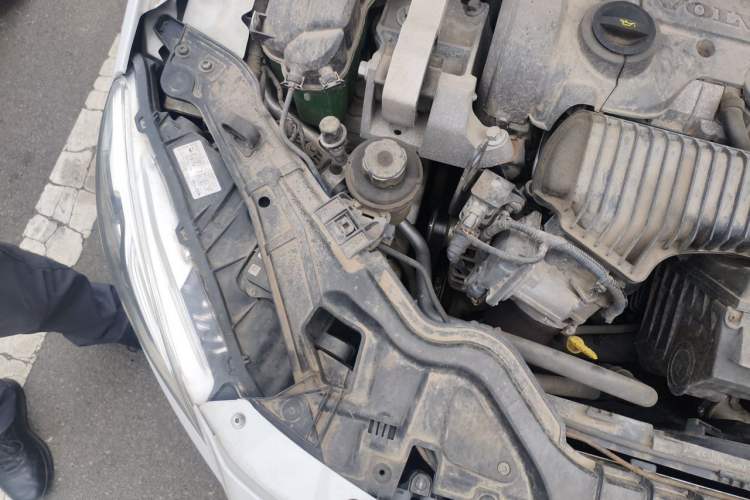 Used Volvo S60 2014 S60L 2.0T Zhiyuan Edition Engine Bay Right