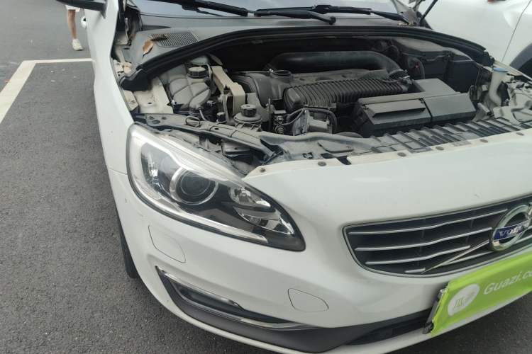 Used Volvo S60 2014 S60L 2.0T Zhiyuan Edition Engine Bay Right