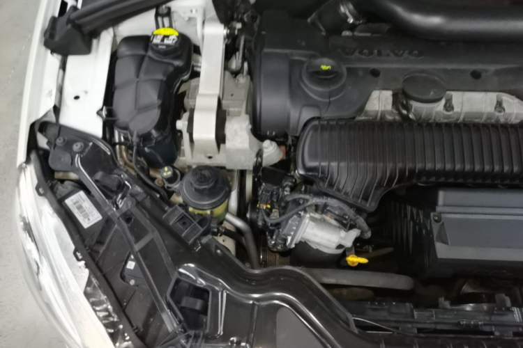 Used Volvo S60 2014 S60L 2.0T Zhiyuan Edition Engine Bay Right