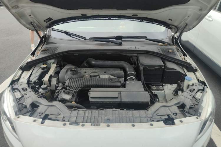 Used Volvo S60 2014 S60L 2.0T Zhiyuan Edition Engine Bay