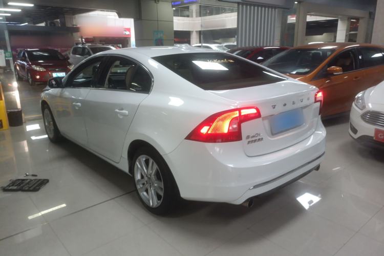 Used Volvo S60 2014 S60L 2.0T Zhiyuan Edition Exterior 2