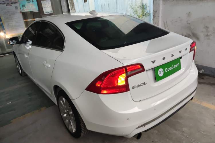 Used Volvo S60 2014 S60L 2.0T Zhiyuan Edition Exterior 2