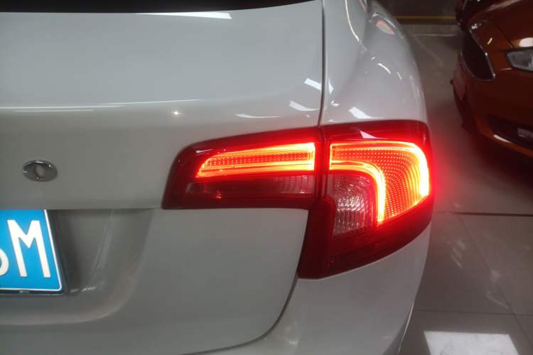 Used Volvo S60 2014 S60L 2.0T Zhiyuan Edition Exterior 3