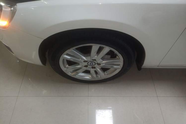 Used Volvo S60 2014 S60L 2.0T Zhiyuan Edition Exterior 4