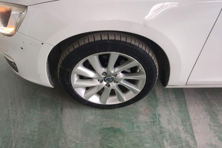 Used Volvo S60 2014 S60L 2.0T Zhiyuan Edition Exterior 4
