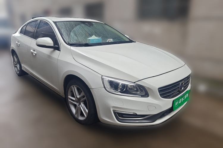 Used Volvo S60 2014 T5 Zhiya Edition Front Right 45 Deg