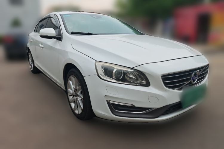 Used Volvo S60 2014 S60L 2.0T Zhiyuan Edition Front Right 45 Deg