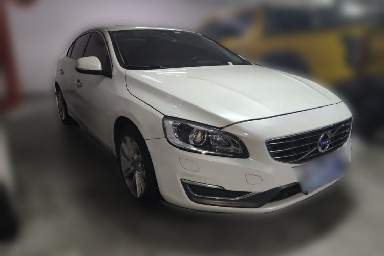Used Volvo S60 2014 S60L 2.0T Zhiyuan Edition Front Right 45 Deg