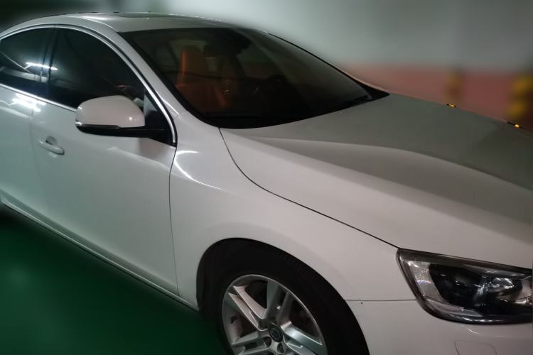 Used Volvo S60 2014 T5 Zhiya Edition Front Right 45 Deg