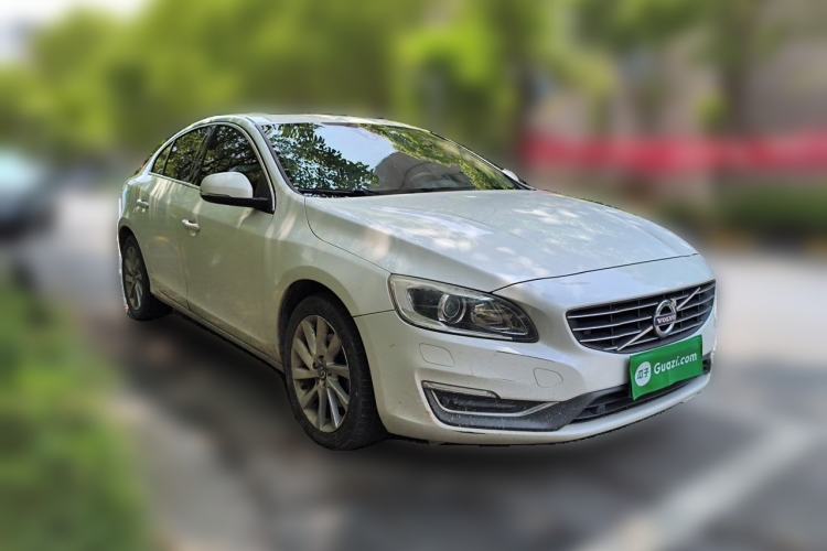 Used Volvo S60 2014 T5 Zhiyi Edition Front Right 45 Deg