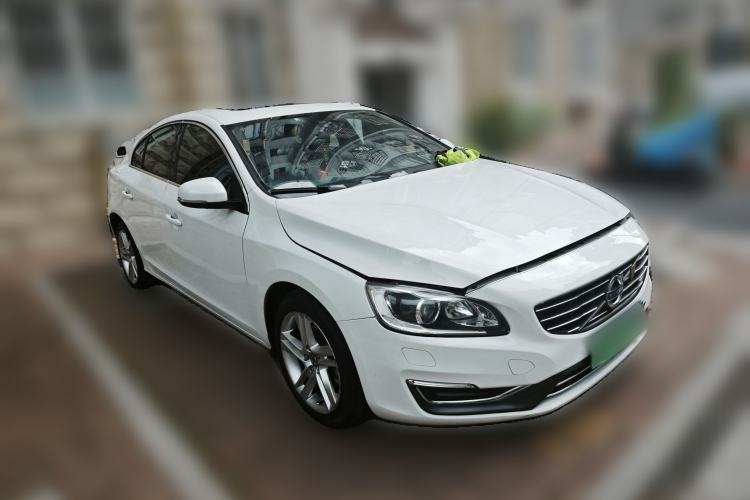 Used Volvo S60 2014 T5 Zhiyi Edition Front Right 45 Deg
