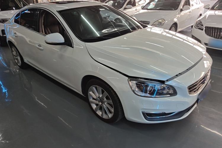 Used Volvo S60 2014 S60L 2.0T Zhiyuan Edition Front Right 45 Deg
