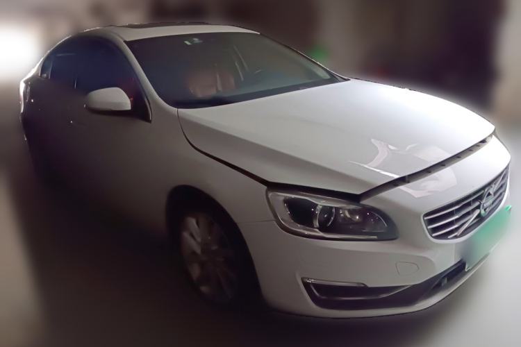 Used Volvo S60 2014 T5 Zhiyi Edition Front Right 45 Deg