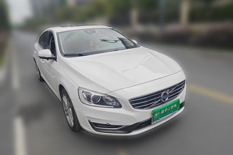 Used Volvo S60 2014 S60L 2.0T Zhiyuan Edition Front Right 45 Deg