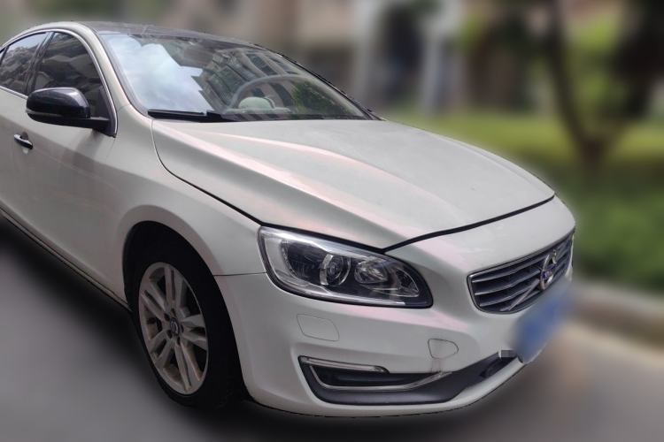 Used Volvo S60 2014 S60L 2.0T Zhiyuan Edition Front Right 45 Deg