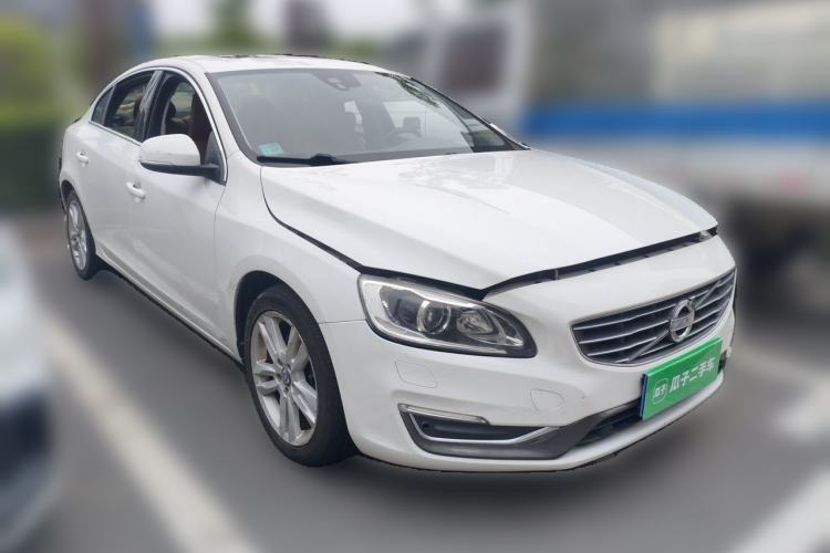 Used Volvo S60 2014 S60L 2.0T Zhiyuan Edition Front Right 45 Deg