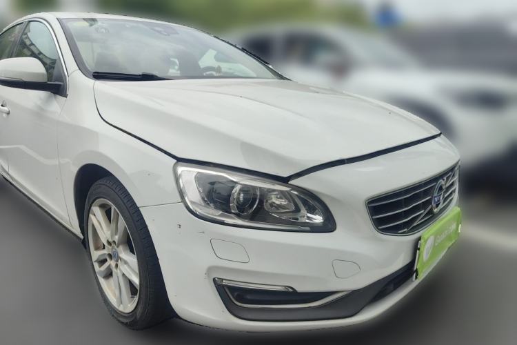 Used Volvo S60 2014 S60L 2.0T Zhiyuan Edition Front Right 45 Deg