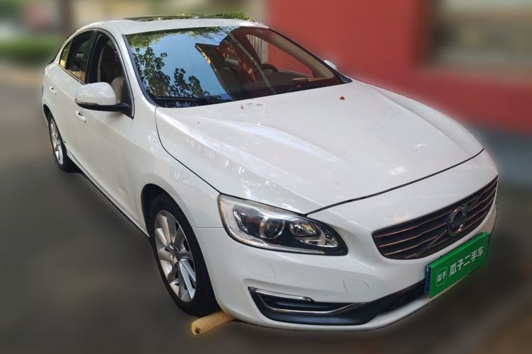Used Volvo S60 2014 T5 Zhiyi Edition Front Right 45 Deg