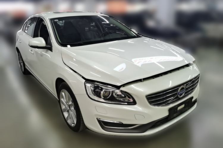 Used Volvo S60 2014 S60L 2.0T Zhiyuan Edition Front Right 45 Deg