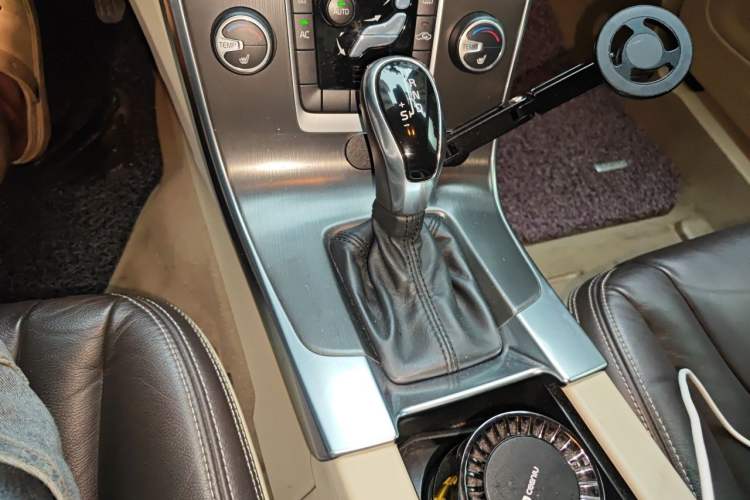 Used Volvo S60 2014 S60L T5 Intelligent Drive Edition Gear Lever