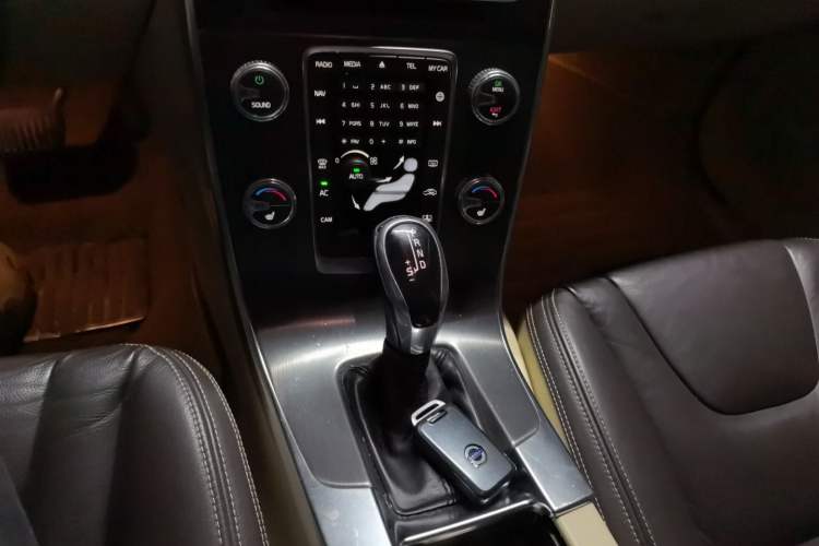 Used Volvo S60 2014 S60L T5 Intelligent Drive Edition Gear Lever