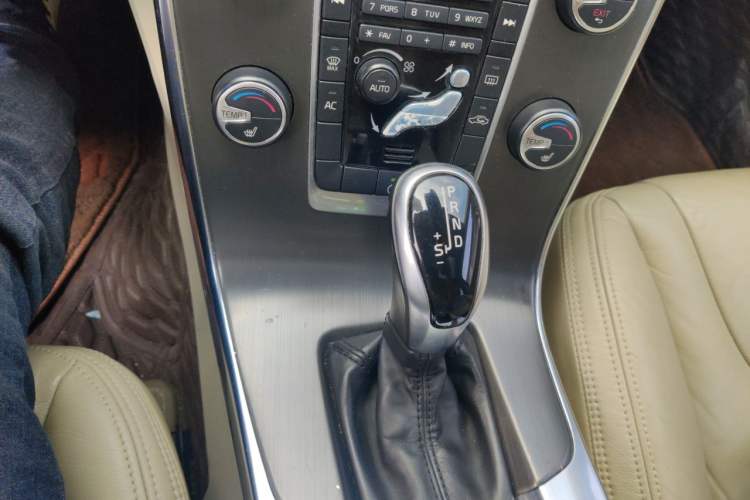 Used Volvo S60 2014 S60L 2.0T Intelligent Upgrade Edition Gear Lever